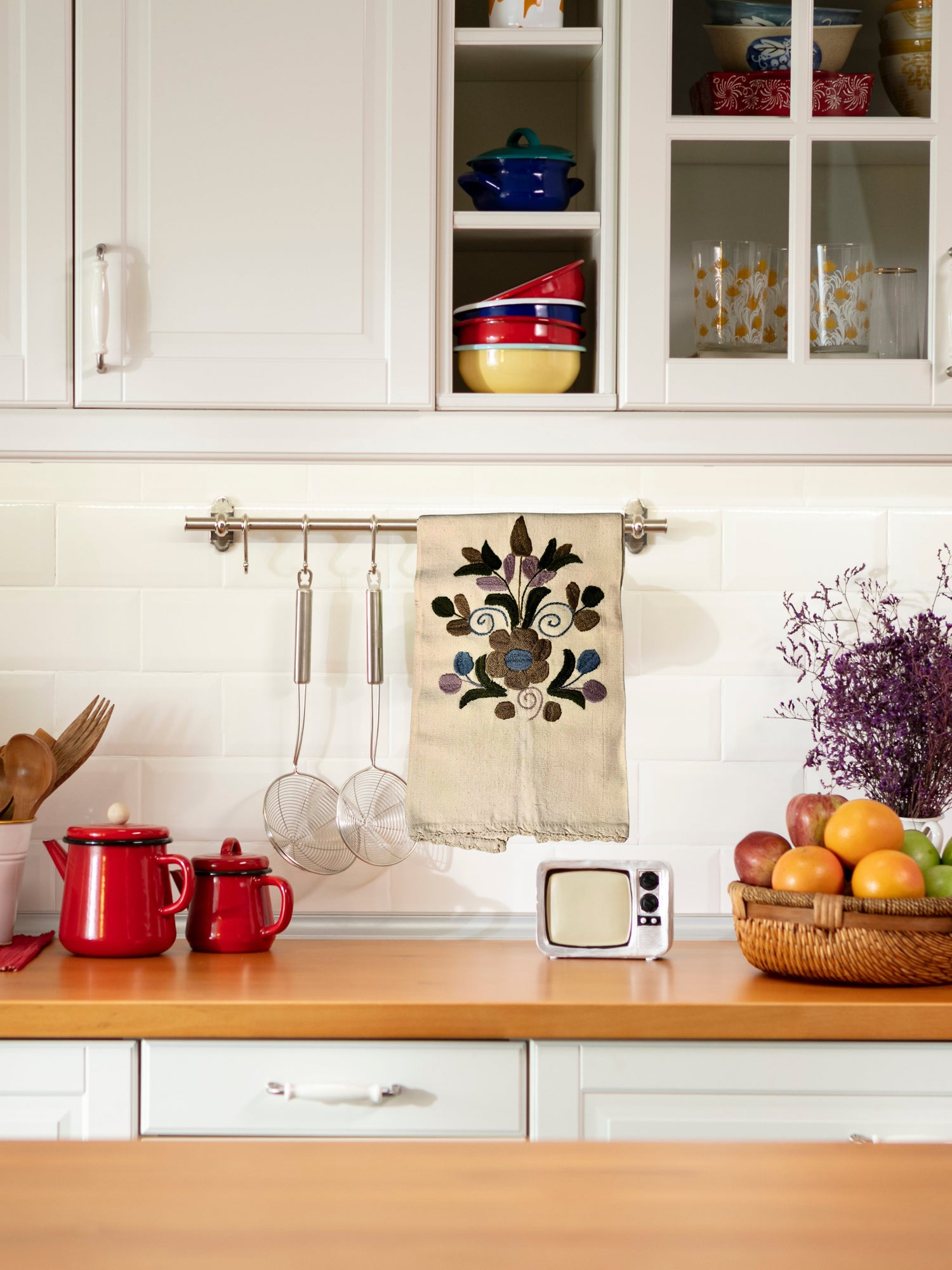 KITCHEN + TABLE DECOR